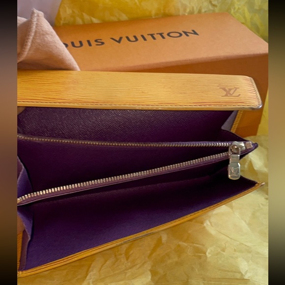 LV yellow with purple interior Epi Sarah wallet - Picture 4 of 12